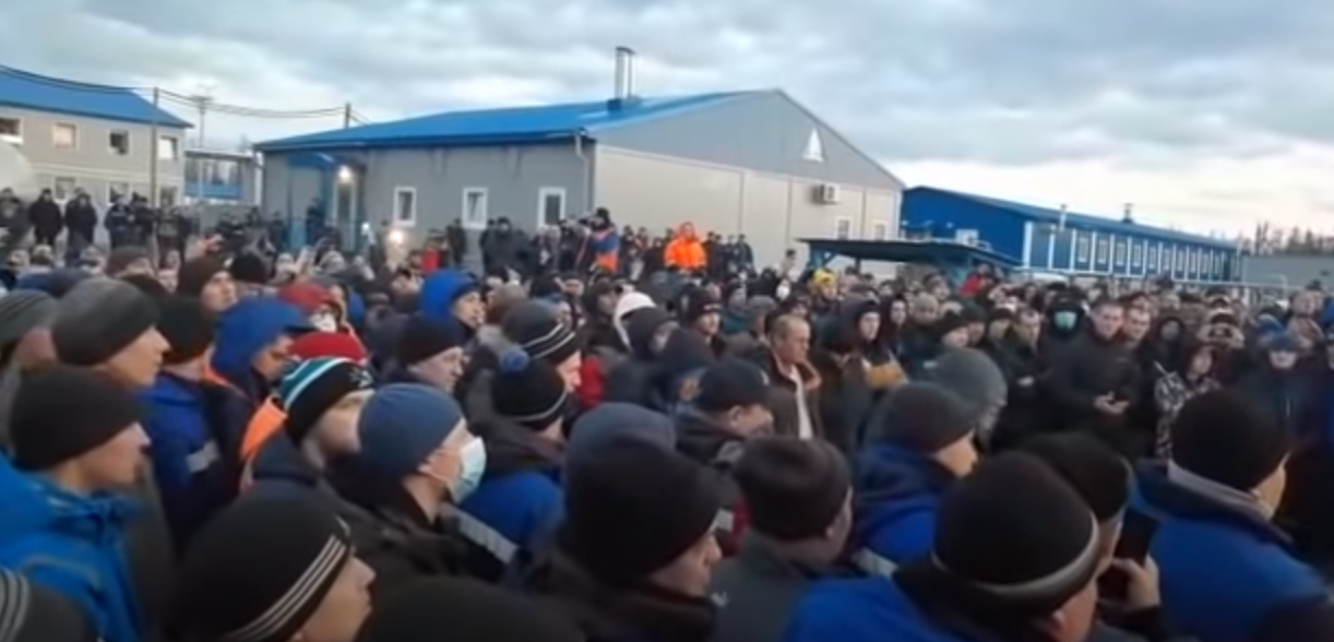 Рабочие устроили бунт на Чаяндинском месторождении в Якутии: "Давай сюда президента"