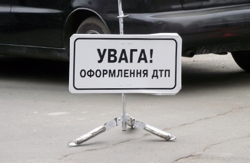В Одессе перевернулась машина скорой помощи: очевидцы делятся кадрами с места аварии