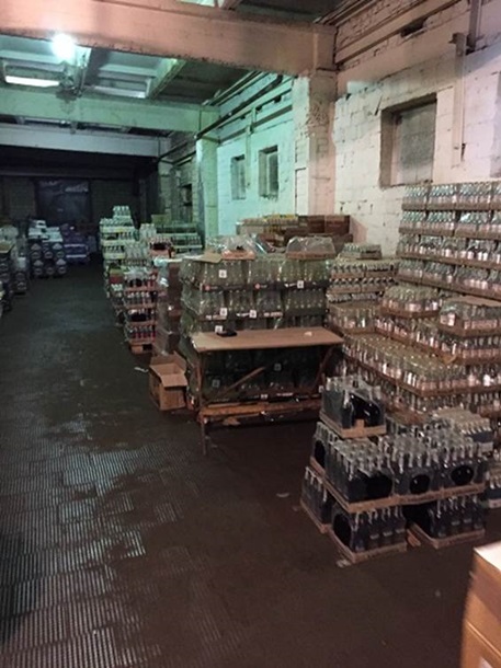 В Киеве обнаружено 50 тысяч бутылок паленого алкоголя