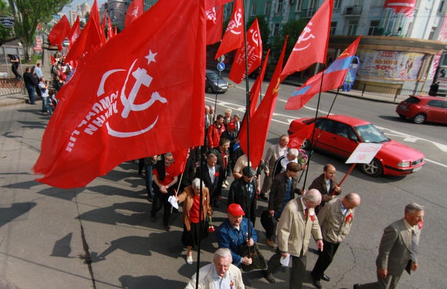 Митинг пророссийских активистов в Харькове закончился массовой стычкой с футбольными ультрас
