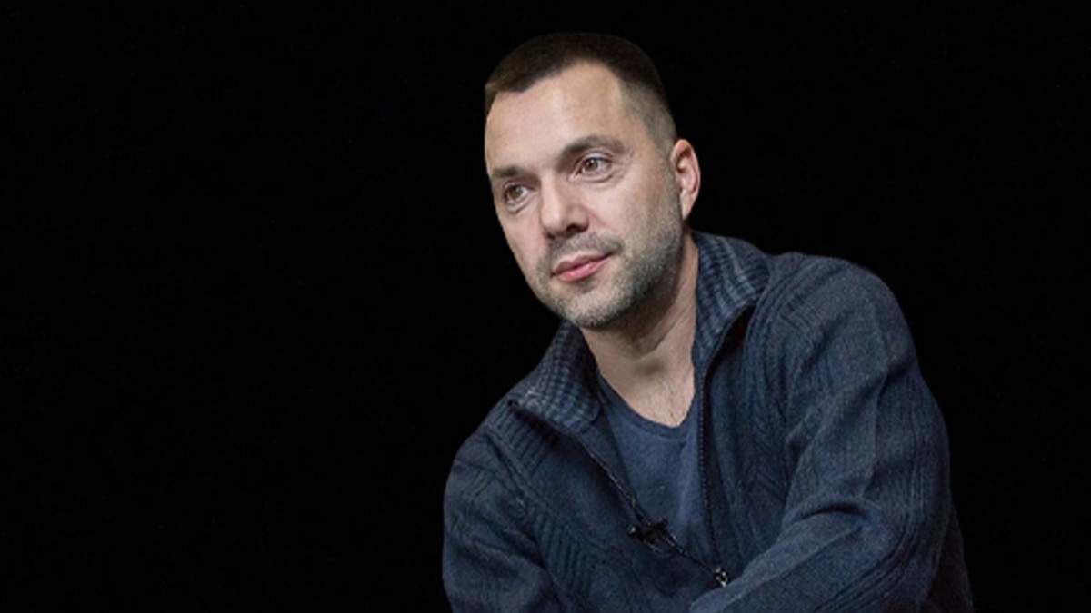 "Наступ на Маріуполь", – Арестович на брифинге назвал "горячие точки" страны и озвучил потери противника