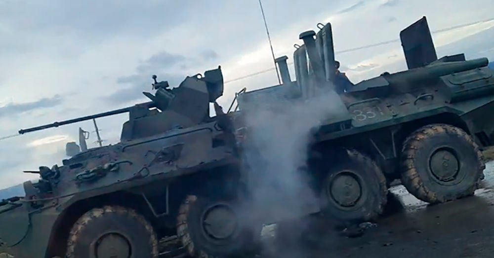В Крыму на трассе "Таврида" загорелся БТР-82А армии РФ