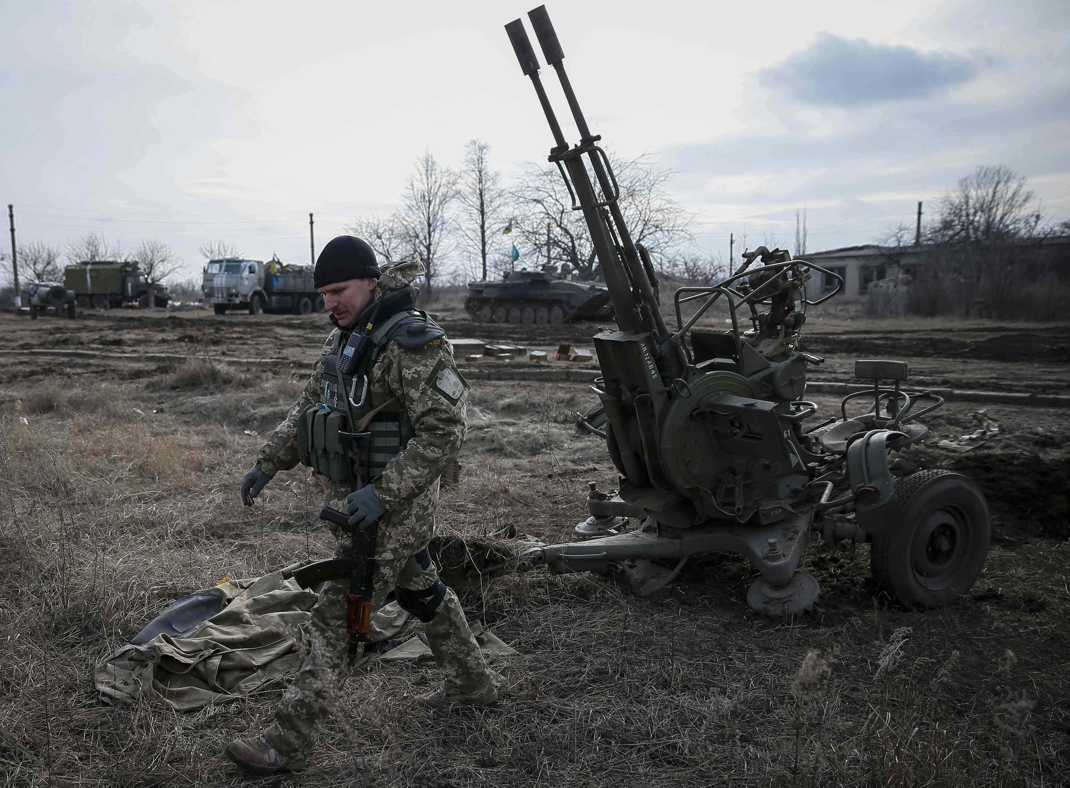 Генсек НАТО: в Дебальцево ДНР/ЛНР обстреляли украинских военных из современного оружия