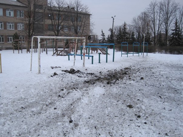 Как выглядит школа в Куйбышевском районе Донецка после обстрела