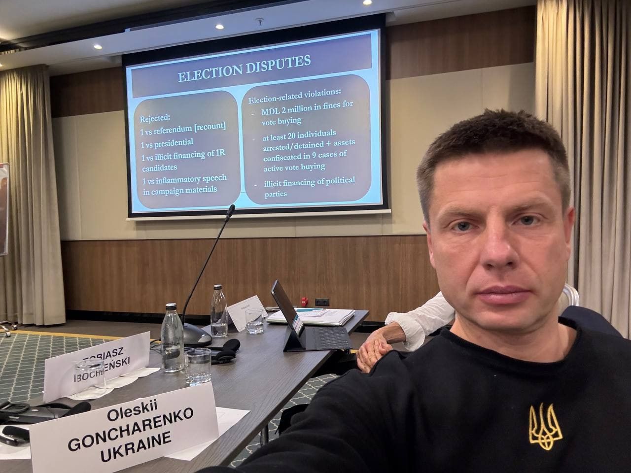 Турецкий телеканал не пустил в эфир Алексея Гончаренко из-за футболки – нардеп дал комментарий