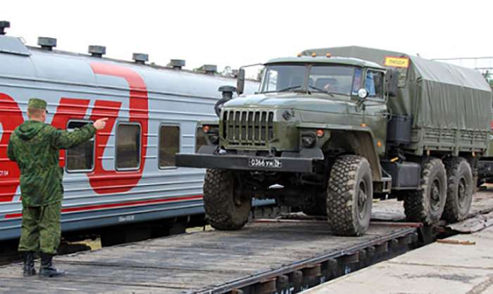 ​Россия перебросила в Иловайск 6 вагонов и 12 крытых платформ снабжения для боевиков, - "ИС"