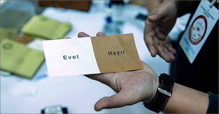 "Идет манипулирование результатами", - турецкая оппозиция обвинила действующую власть в манипуляциях при подсчете голосов на референдуме