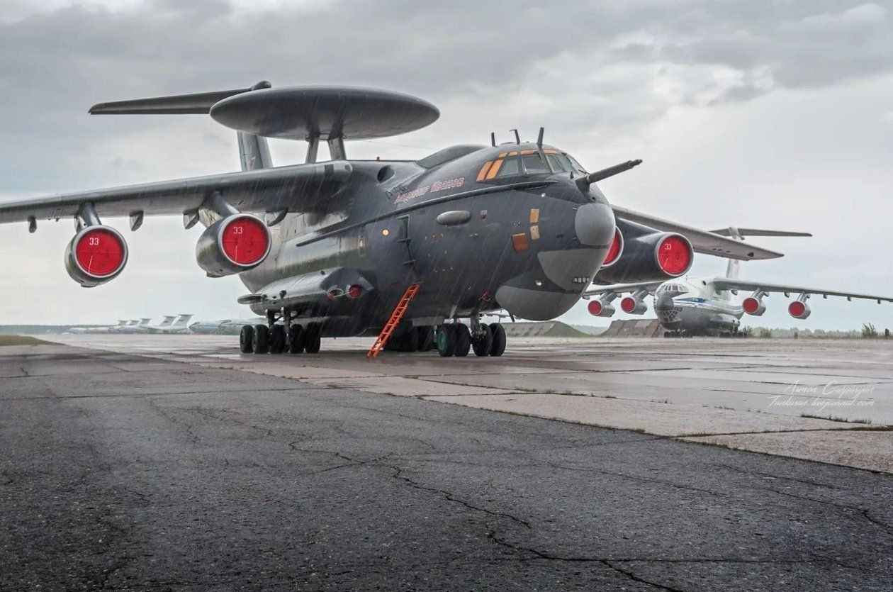 Атака на А-50 в Беларуси: партизаны показали, как сажали дрон на российский самолет