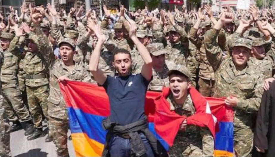 Министерство обороны Армении выступило со срочным заявлением из-за перехода военных на сторону протестующих в Ереване