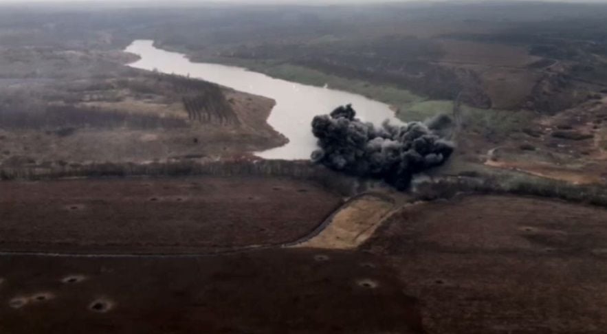 Российские военные, опасаясь прорыва ВСУ под Белгородом, сбросили авиабомбу на дамбу