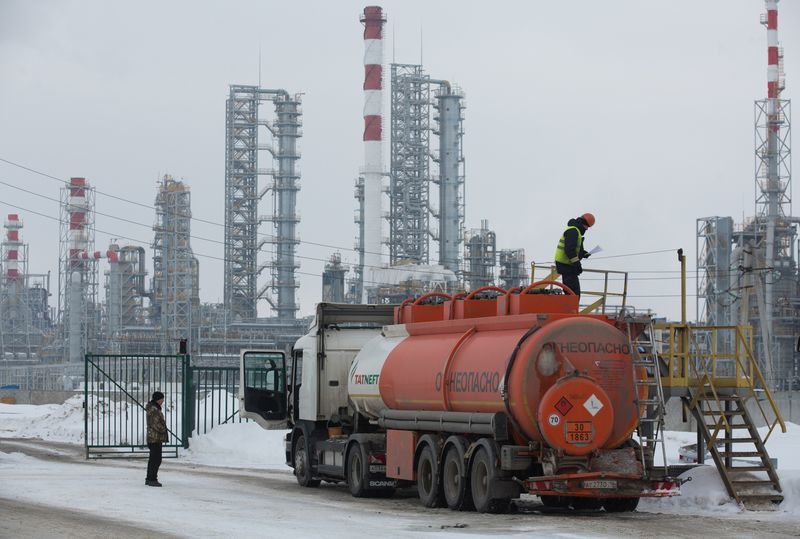 Объемы экспорта топлива упали на треть: Россия теряет доходы из-за санкций на нефтепродукты