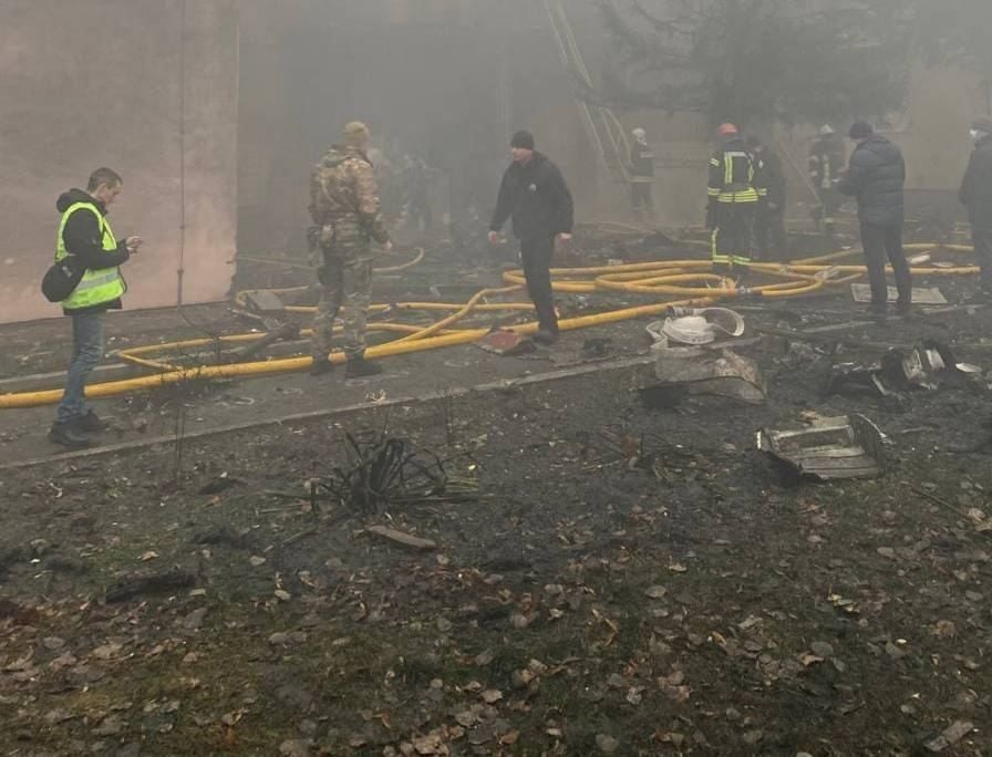 В результате авиакатастрофы в Броварах погибло руководство МВД Украины: кадры первых минут после крушения