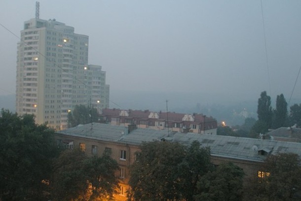 Из-за едкого дыма в Киеве закрывают школы и детские сады 