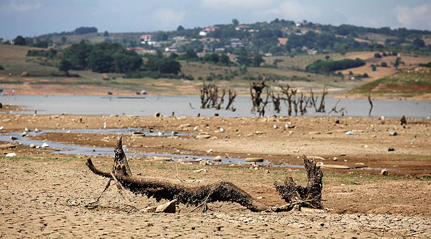 Воды нет, но вы держитесь, и хорошего вам настроения: водоснабжение Крыма на грани катастрофы, остались критические запасы