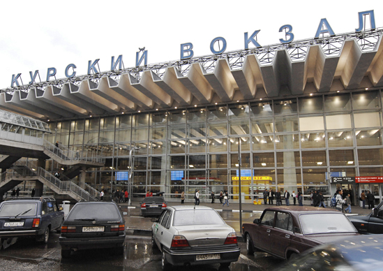 Москве угрожает взрыв: идет эвакуация Курского вокзала из-за бомбы в камере хранения