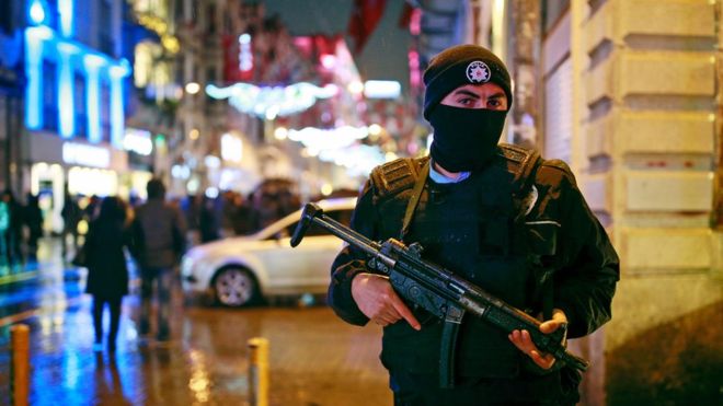 Смерть в Новый год как подарок от "Санты": в ночном клубе Стамбула жестоко расстреляны "Сантами"-террористами 39 отдыхающих, а 40 ранены