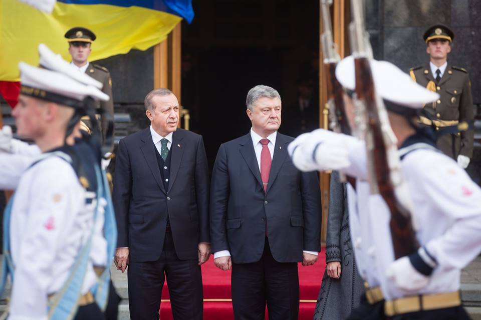 "Попытки России легализовать оккупацию Крыма обречены на провал", - Эрдоган заверил Порошенко, что Анкара никогда не признает аннексию украинского полуострова. Кадры