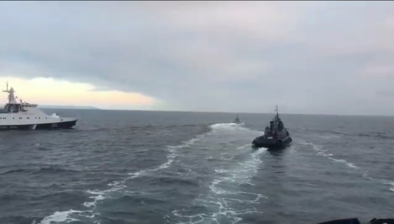 "Дави его, зажимай, молодец", – кадры штурма Россией безоружного украинского судна – видео взорвало Интернет