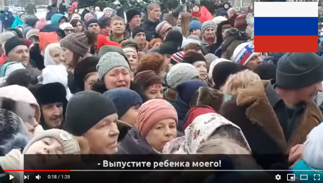 Жители российского Курска устроили давку из-за бесплатных конфет от ЛДПР: видео поразило соцсети 