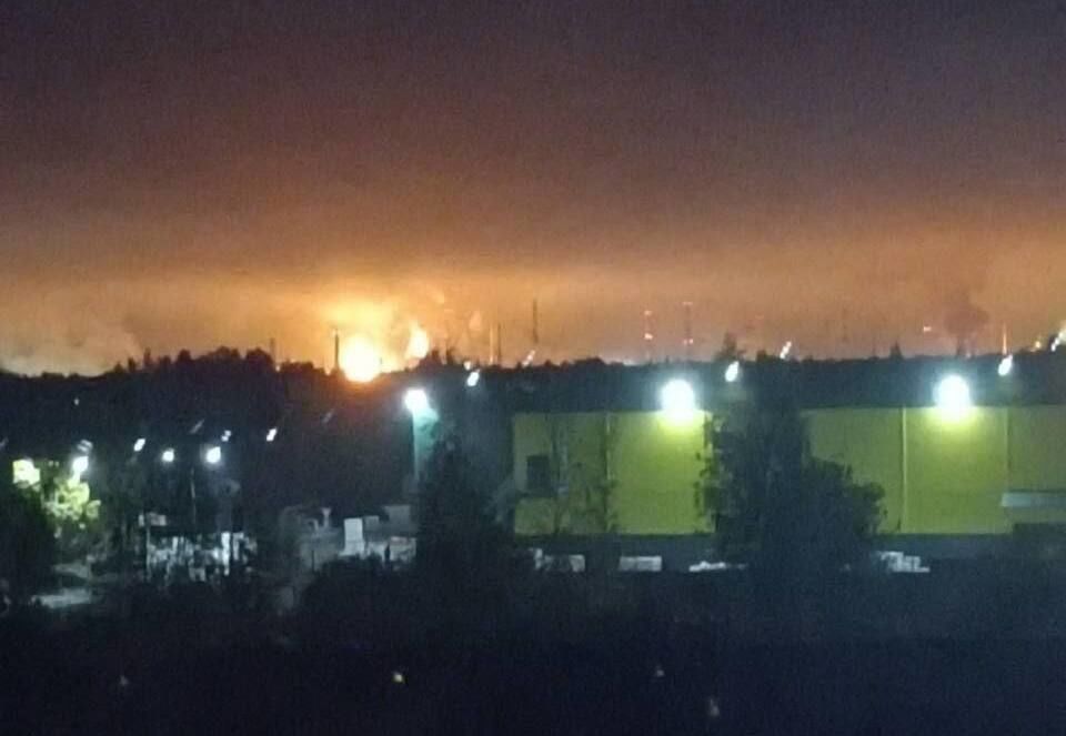 Дроны пролетели 800 км и атаковали крупный НПЗ в Ленинградской области