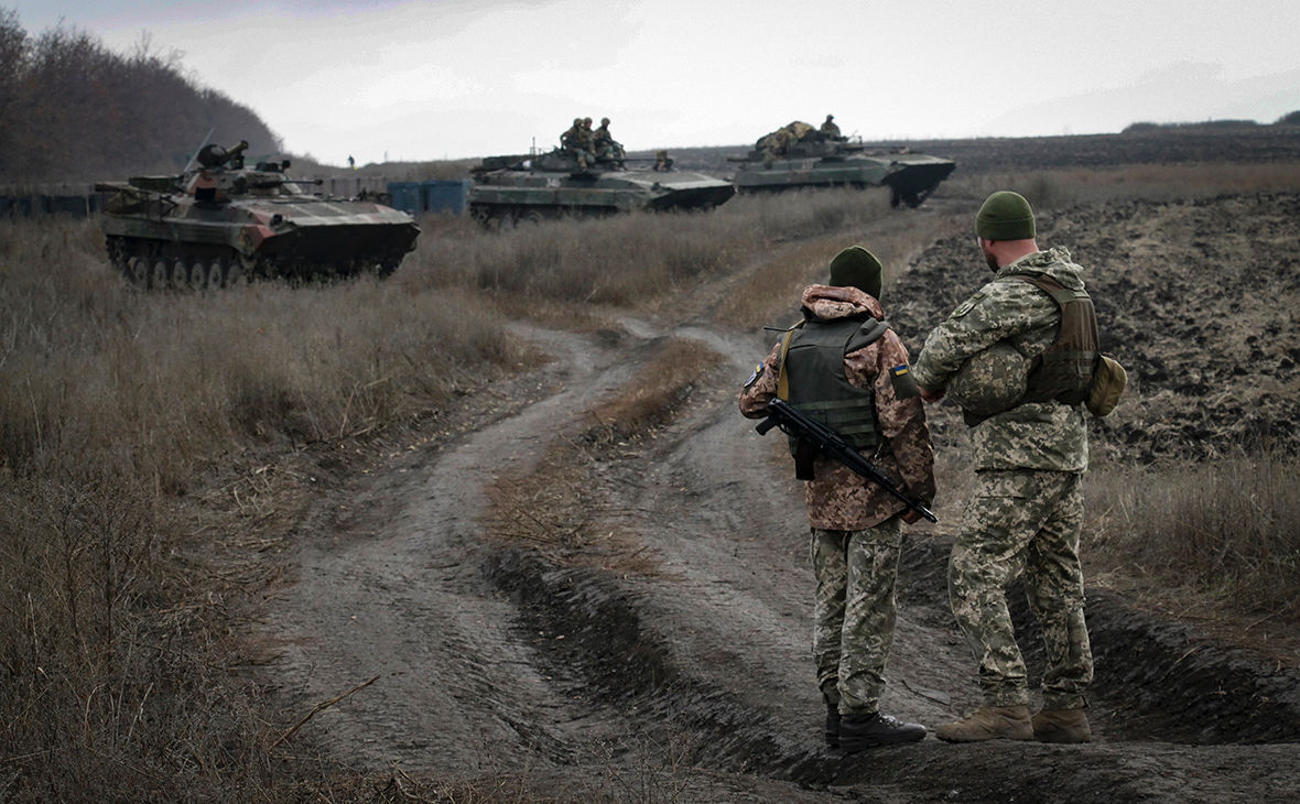 Россия провоцирует на Донбассе: "гремит" на окраине Донецка, ранен один военный ВСУ