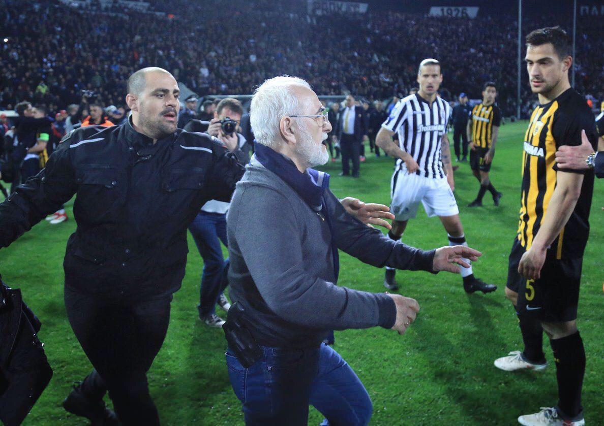 Греция негодует: российский миллионер Саввиди выбежал с пистолетом на футбольное поле прямо посреди матча