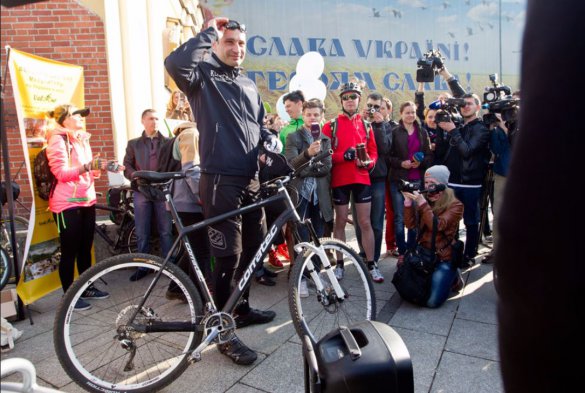 Кличко присоединился к акции "На велосипеде на работу"
