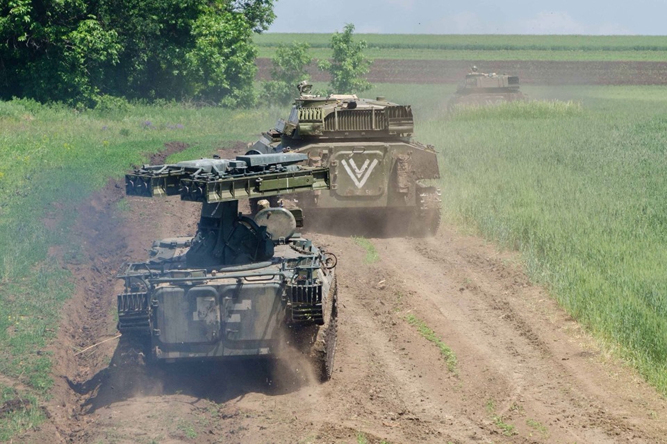 ​Ракетные войска и артиллеристы ВСУ готовы усмирить врага: впечатляющие кадры работы бойцов ООС