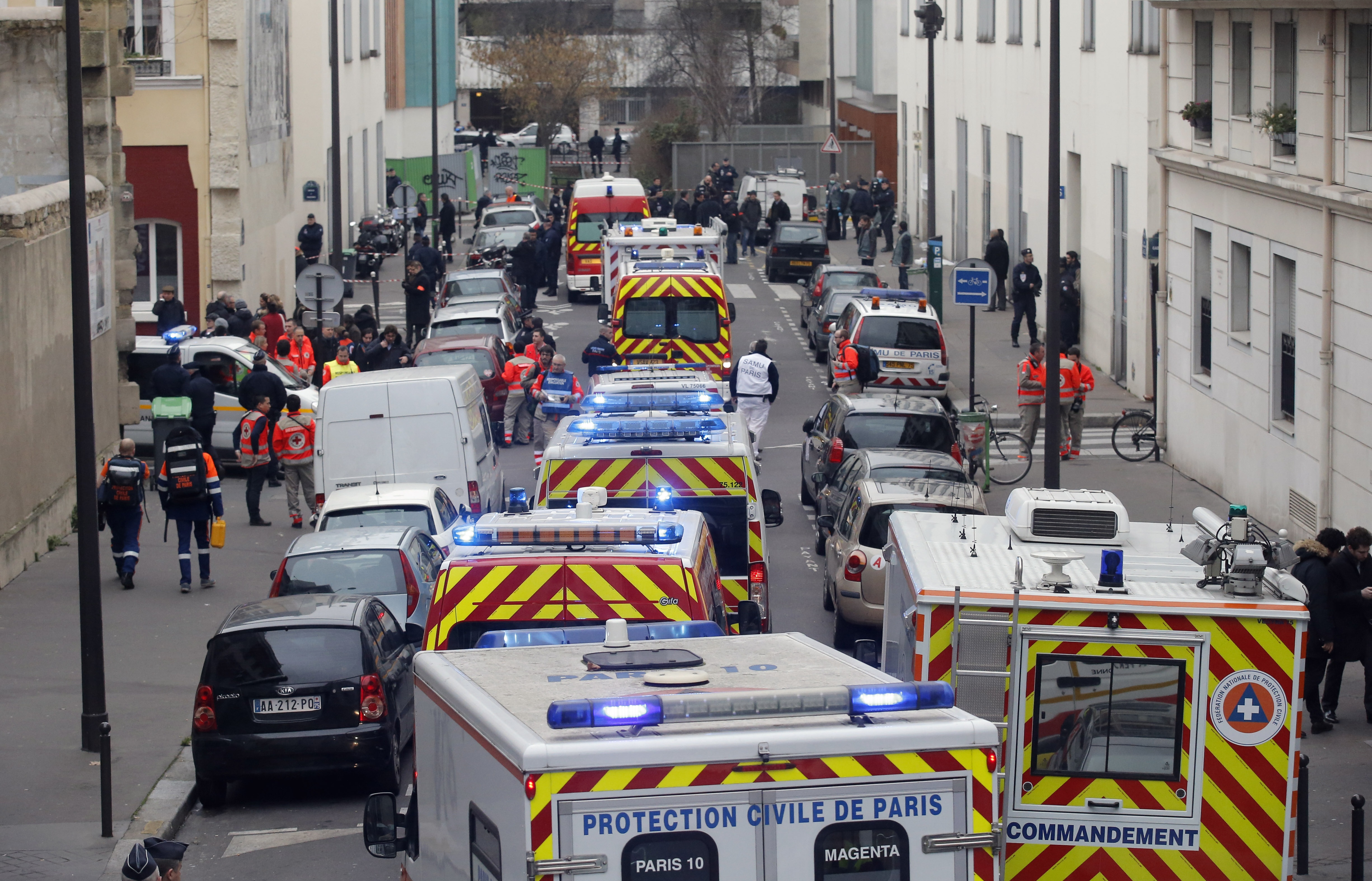 Количество пострадавших в парижских терактов достигло 500 человек, 129 погибли