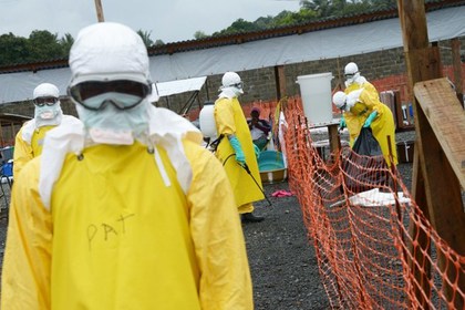 Для лечения Эболы в Западной Африке не хватает медперсонала 