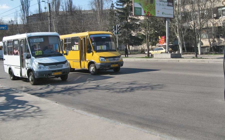 В Донецке закрыты заправки: транспорт ездит на остатках топлива
