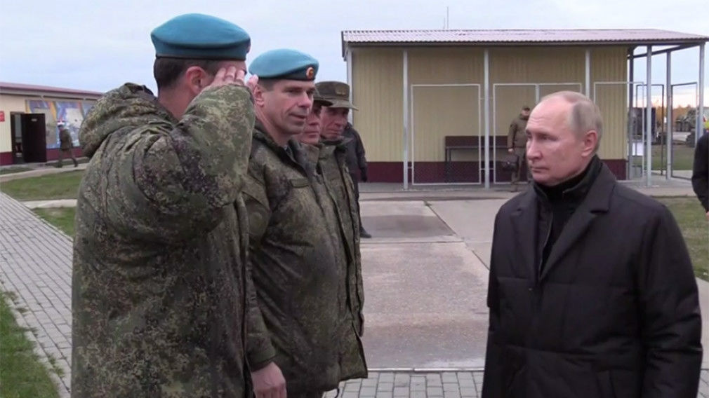 Путин проверил "мобиков" на полигоне под Рязанью: "Кого только ФСО не изображала"