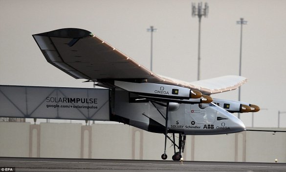 Первый в мире самолет на солнечной энергии Solar Impulse 2 преодалел 400 км кругосветки