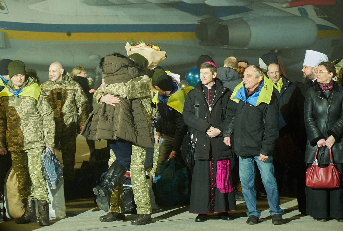 Внушительная денежная помощь и зачисление трудового стажа: Кабмин пообещал помочь всем защитникам Украины, освободившимся из плена 