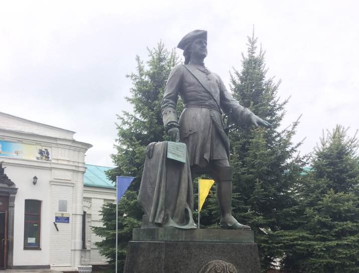 Украинский лингвист шокирован: на Полтавщине монумент Петру І назвали "памятником национального значения"