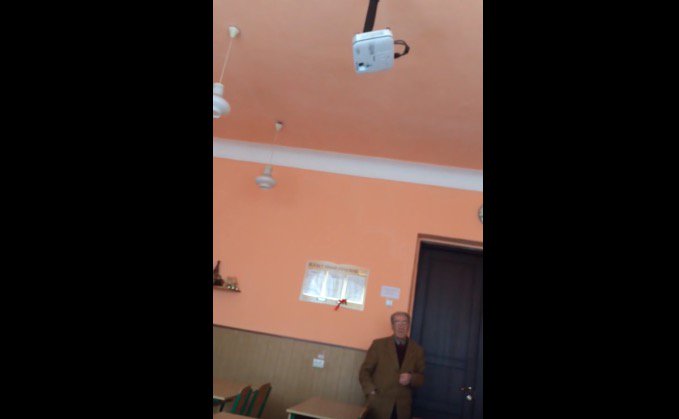 В оккупированном Донецке крупный скандал из-за учителя, назвавшего "власти" "ДНР" бандитами: школьники цинично предали наставника, опубликовав видео компромата в Сети, - кадры
