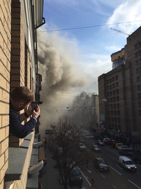 В Киеве горит ресторан сети "Вареничная "Катюша"