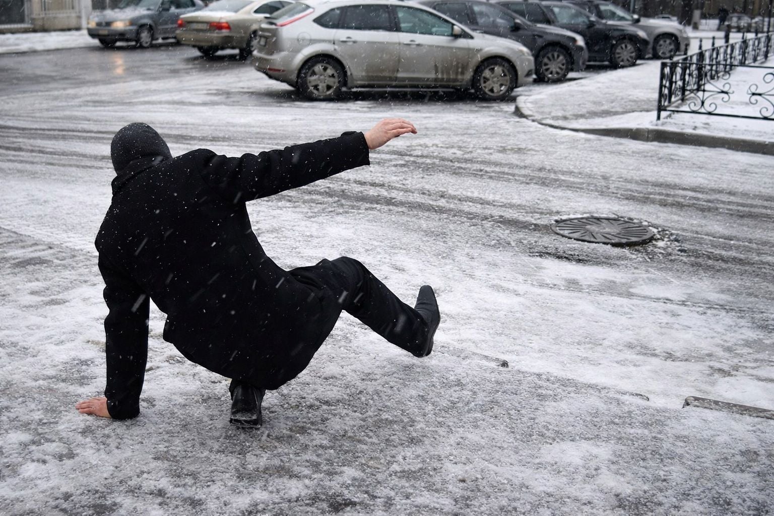 ​Гололед и травмы: чем смазать подошву, чтобы не упасть и не сломать ногу