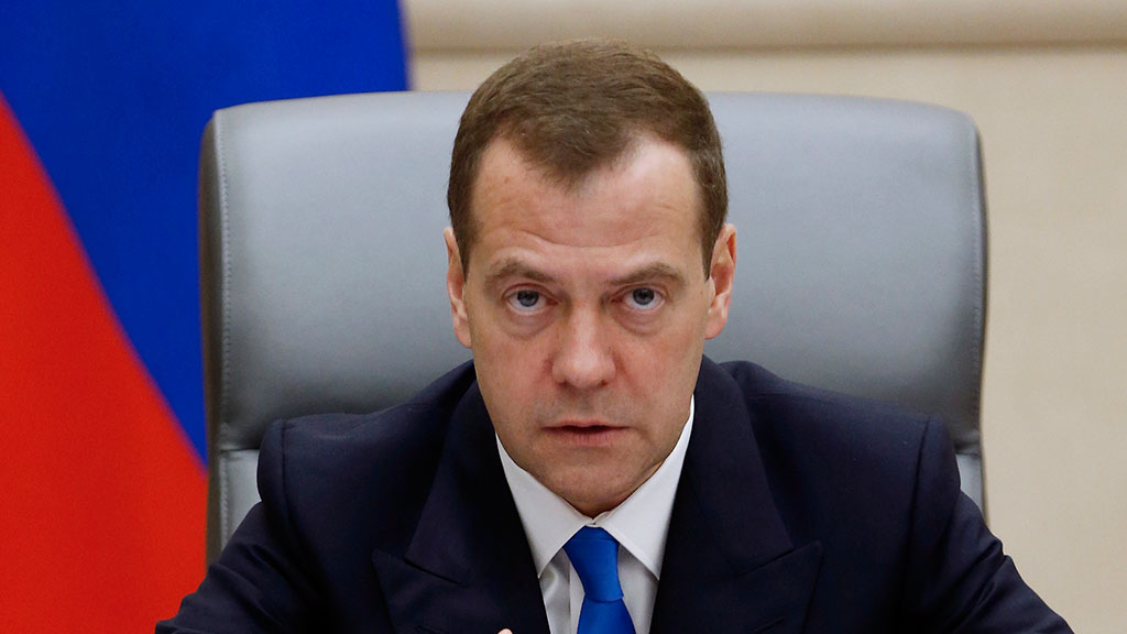 Российский премьер Медведев жалуется на нехватку средств в бюджете: из-за санкций множество кремлевских проектов уже отложены в "долгий ящик"