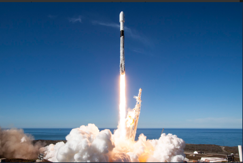 Роскосмос в трауре: SpaceX запустила на орбиту сразу 64 спутника, установив 2 мировых рекорда, - захватывающие кадры