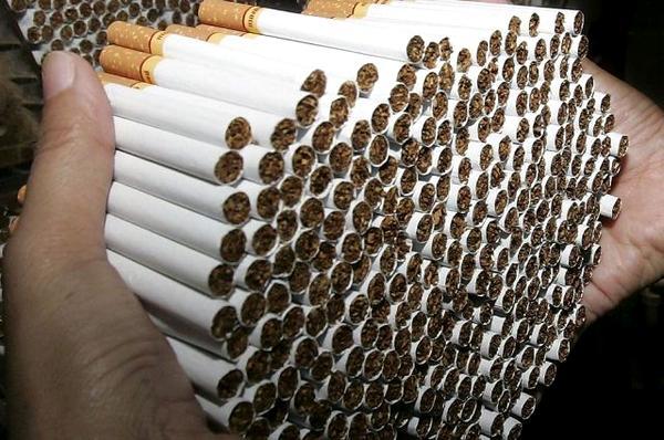 Вблизи Одессы по воле природы прибило баржу, на которой оказались 5 миллионов пачек контрабандных сигарет