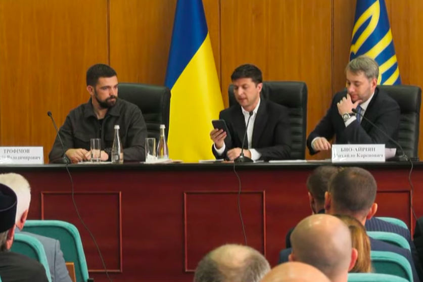 "Сейчас позвоню Баканову насчет того черта", - Украина потрясена финалом ссоры Зеленского с чиновником