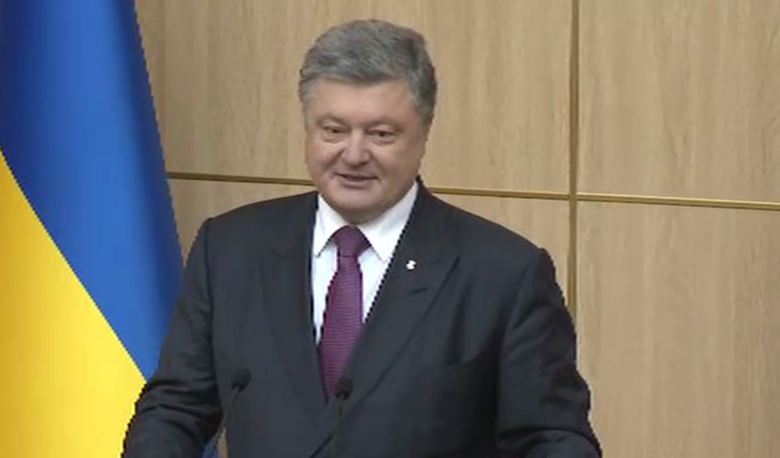 Советую пойти в военкомат и год провести в АТО: Порошенко активно рекламировал службу в армии перед студентами