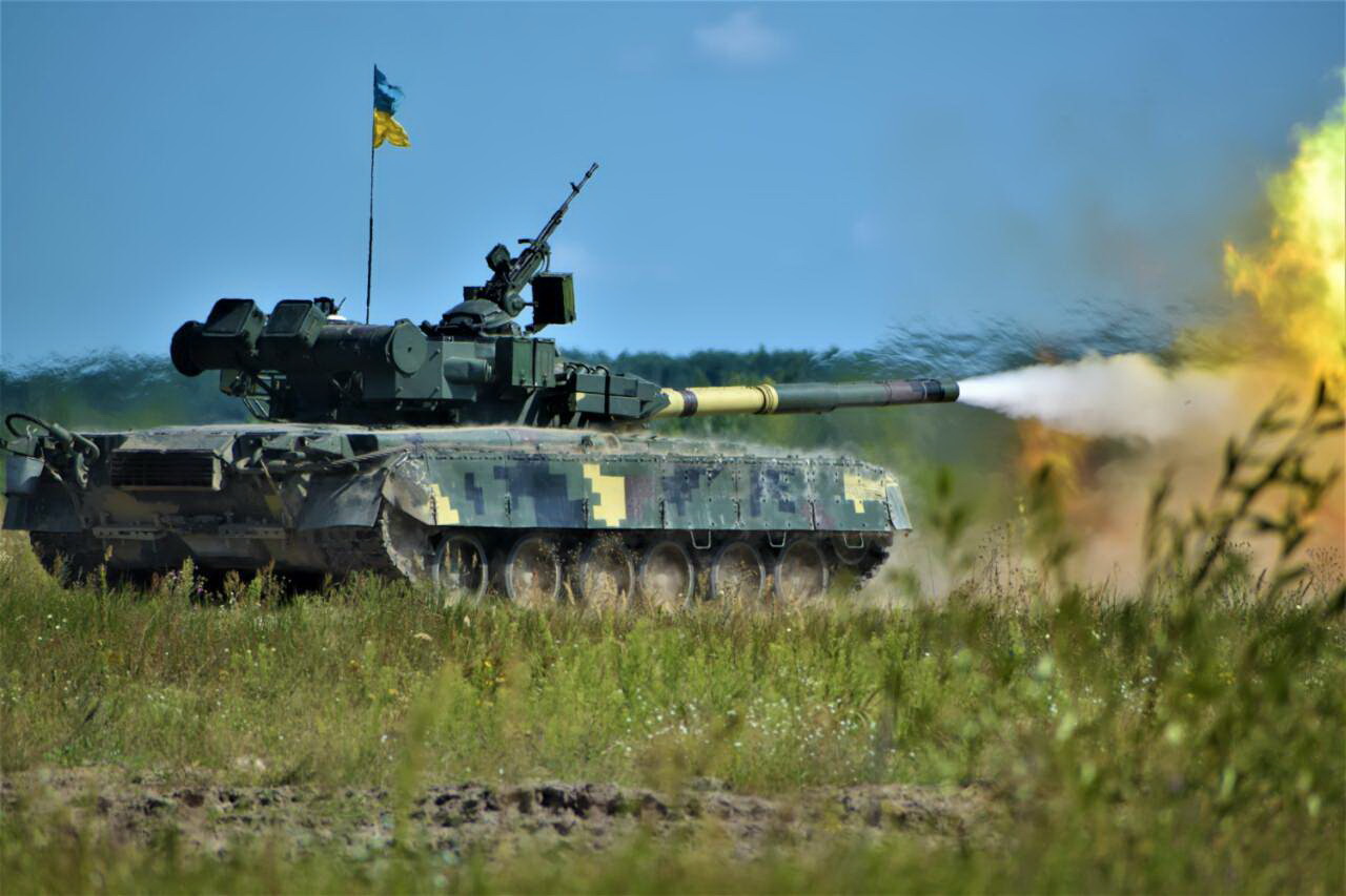 Пехота ВМС Украины провела серию боевых учений в стиле НАТО с танками, водолазами и взрывами: ошеломительные снимки украинских военных попали в Сеть
