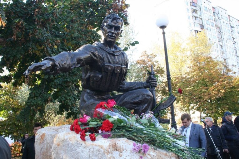 В Киеве появился памятник бойцам-патриотам, воевавшим в АТО