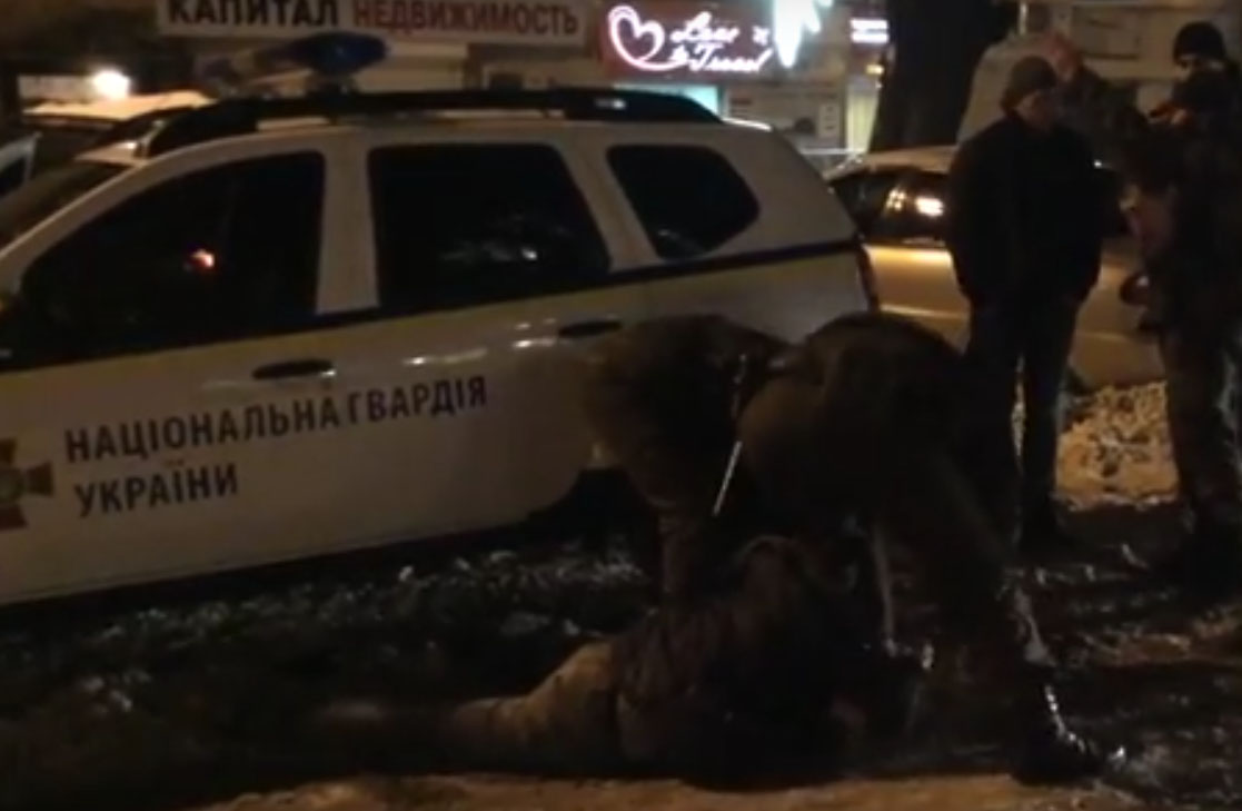 В Одессе нацгвардейцев обвиняют в жестком задержании хулиганов: опубликовано видео конфликта
