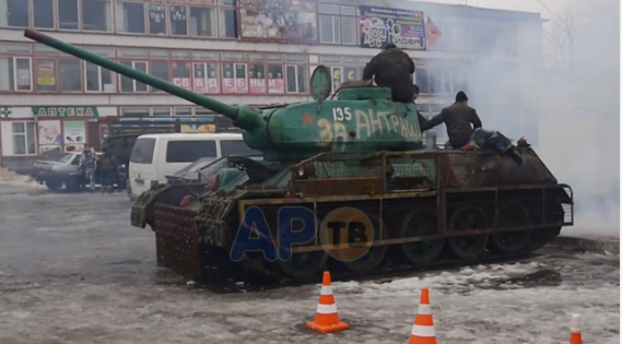 Боевики ЛНР взяли на вооружение танк-памятник