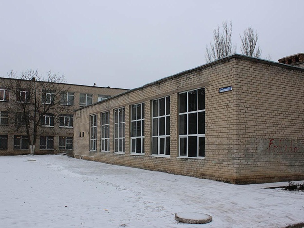 ЧП в Харькове: неизвестные обстреляли школу