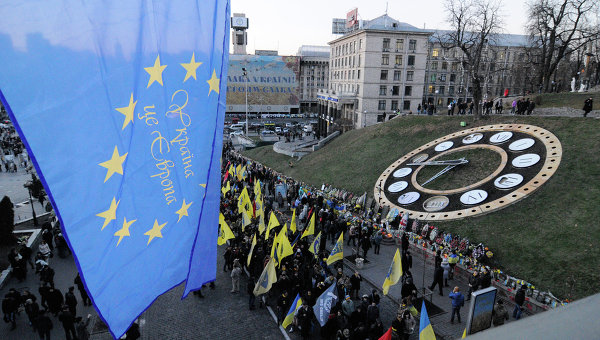 Народ Киева требует “покаяния” Порошенко на Майдане