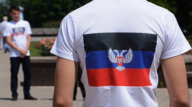 Избиение белорусами в Минске россиянина за футболку с "ДНР": российские СМИ и соцсети потрясены
